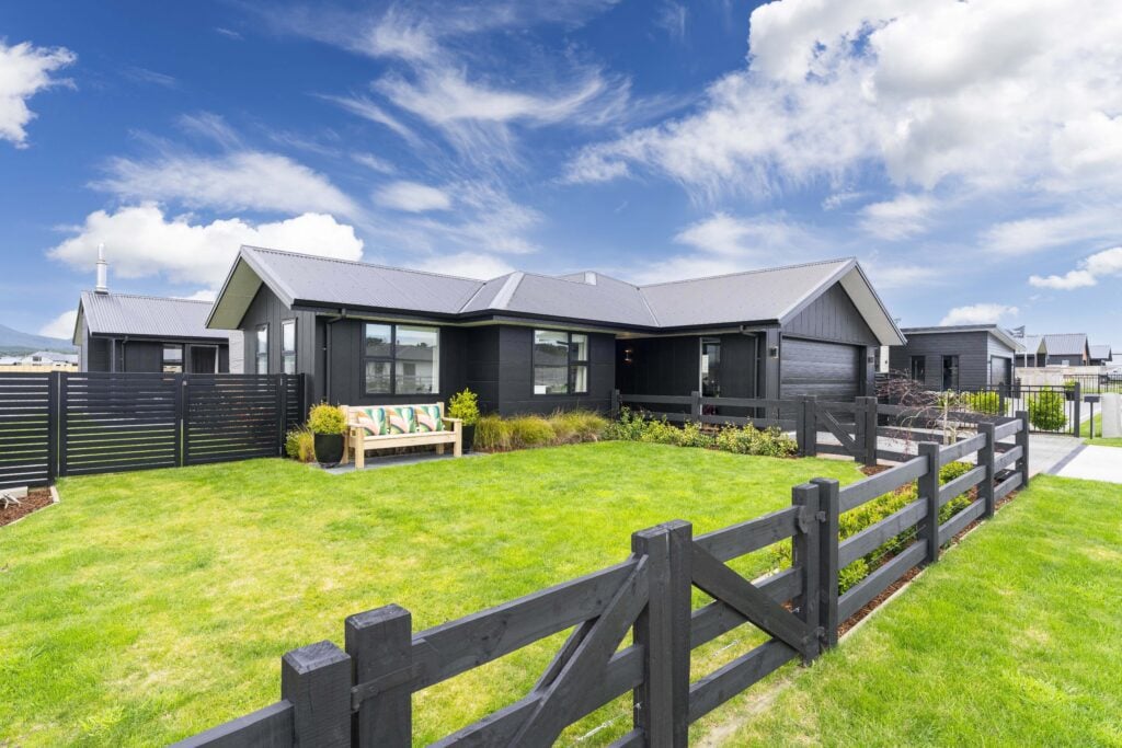 19 Marn Cres Wharewaka (2)